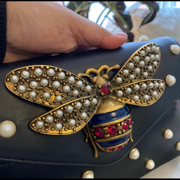 Gucci Bee 🐝 leather bag with pearls… - Picture 4 of 10